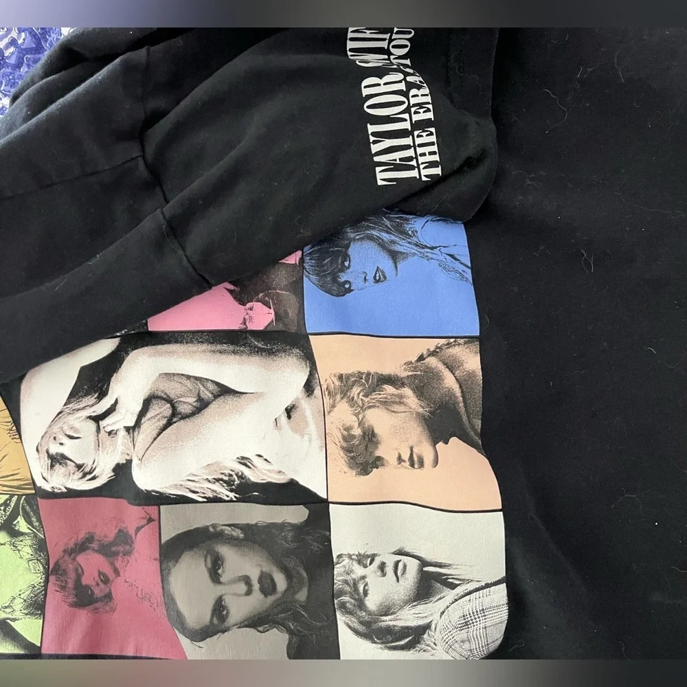 Authentic Taylor Swift Era's Tour 2023-2024 Merchandise 100% Cotton Graphic Tee - Picture 2 of 6